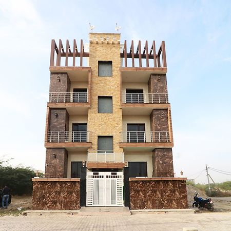 Oyo 10810 Sangvi Palace Grander Noida Exterior foto